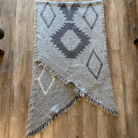 Chunky Grey Scarf/Wrap - Picture 3 of 3